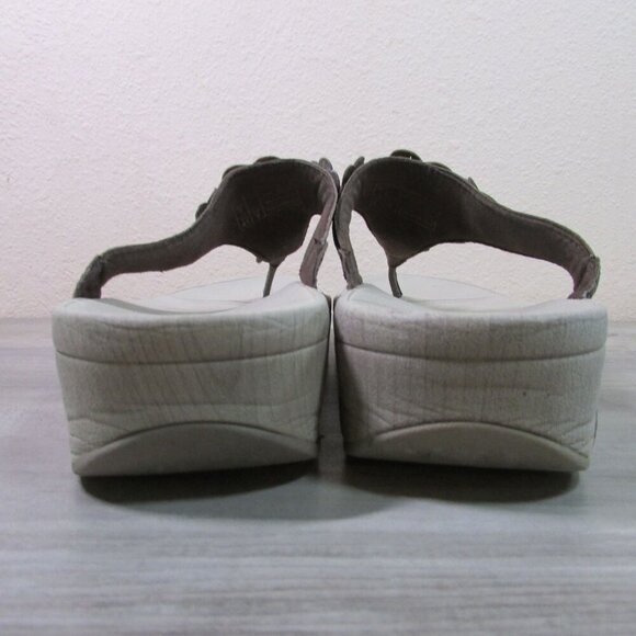 fitflop Women's Fiorella Floral Thong Flip Flop Sandal - Bronze - Picture 5 of 8